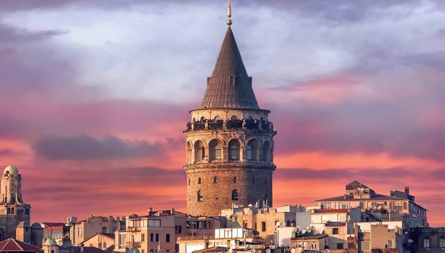 برج گالاتا نگینی در قلب استانبول