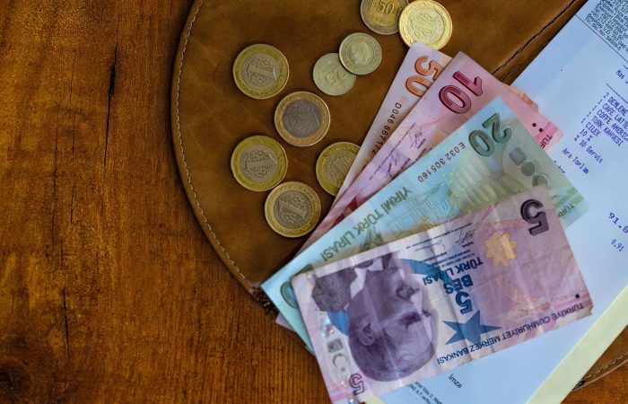 کاهش قیمت لیر ترکیه در بازار آزاد: تحلیل روز یکشنبه 21 مرداد 1403