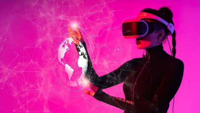 کنسرت هولوگرامی هنرمندان دهه 80 و 90 در آنتالیا یک تجربه نوستالژیک بی نظیر