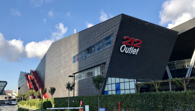 ۲۱۲ اوتلت استانبول بهشت خرید با قیمت های استثنایی