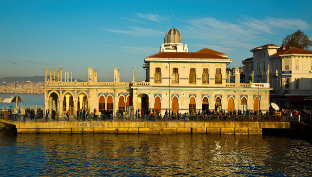 اسکله های توریستی استانبول دریچه ای به سوی تاریخ و زیبایی