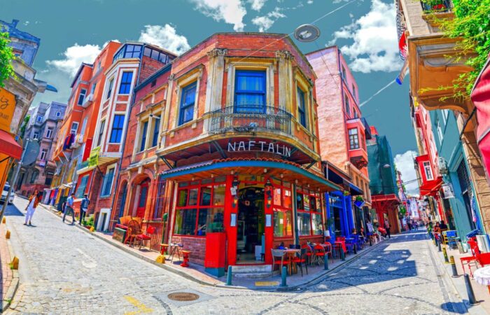 بالات ترکیب تاریخ و رنگ در قلب استانبول